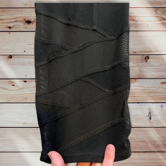 Black Athleta Crops Size Large - Picture 2 of 6